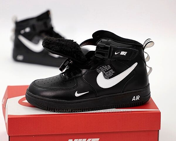 Зимові чоловічі кросівки Nike Air Force (40-45) Хутро Арт 14025 Виробник В´єтнам Верх Шкіра Всередині Хутро Підошва Гума Розміри: 40й(25,5см), 41й(26см), 42й(26.5см), 43й(27,5см), 44й(28см), 45й(28,5см)