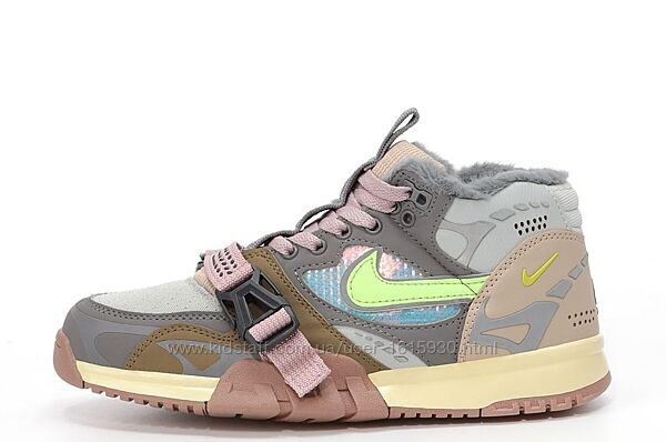 Зимові чоловічі кросівки Nike Air Trainer 1 SP (40-46) Хутро Арт 14455 Виробник В´єтнам Верх Текстиль Всередині Хутро Підошва Гума Розміри: 40й(25.5см), 41й(26см), 42й(26,5см), 43й(27,5см), 44й(28см), 45й(28,5см), 46й(29см)