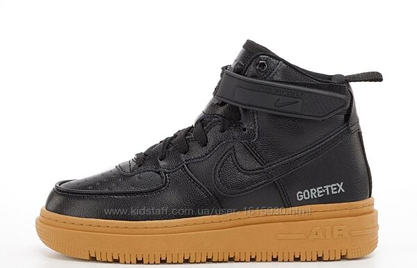 Зимові чоловічі кросівки Nike Air Force 1 Luxe Gore-Tex (41-45) Арт 14474 Виробник В´єтнам Верх Шкіра Всередині Хутро Підошва Гума Розміри: 41й(26см), 42й(26,5см), 43й(27,5см), 44й(28см), 45й(28,5см)