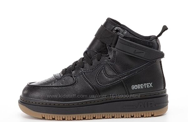 Зимові чоловічі кросівки Nike Air Force 1 Luxe Gore-Tex (41-45) Арт 14475 Виробник В´єтнам Верх Шкіра Всередині Хутро Підошва Гума Розміри: 41й(26см), 42й(26,5см), 43й(27,5см), 44й(28см), 45й(28,5см)