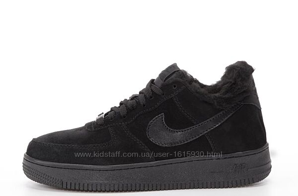 Зимові чоловічі кросівки Nike Air Force (41-45) ХУТРО Арт 12350 Виробник В´єтнам Верх Замш Всередині Хутро Підошва Поліуретан Розміри: 41(26.5см). 42(27см). 43(27.5см). 44(28см). 45(29см)