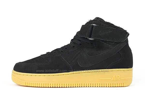 Зимові чоловічі кросівки Nike Air Force 1 (41-45) Хутро Арт 4035 Виробник В´єтнам Верх Замш Всередині Хутро Підошва Гума Розміри: 41й(26см), 42й(26,5см), 43й(27,5см), 44й(28см), 45й(28,5см)