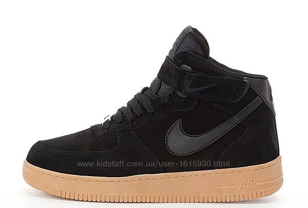 Зимові чоловічі кросівки Nike Air Force (41-45) ХУТРО Арт 12361 Виробник В´єтнам Верх Замш Всередині Хутро Підошва Поліуретан Розміри: 41(26.5см). 42(27см). 43(27.5см). 44(28см). 45(29см)