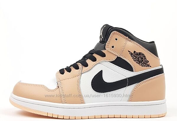 Зимові жіночі кросівки Nike Air Jordan 1 Retro (36-41) Арт 4142 Виробник В´єтнам Верх Шкіра Всередині Хутро Підошва Гума Розміри: 36й(23см), 37й(23,5см), 38й(24см), 39й(24,5см), 40й(25,5см), 41й(26см)