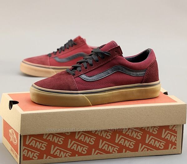 Чоловічі кеди Vans Old Skool (40-45) Арт 11097 Виробник Китай Верх Замш/Текстиль Підошва Гума Розміри: 7,5 = 25,5cm 8 = 25,8cm 8,5 = 26cm 9 = 26,5cm 9,5 = 27cm 10 = 27,5cm 10,5 = 28cm 11 = 28,5-29cm