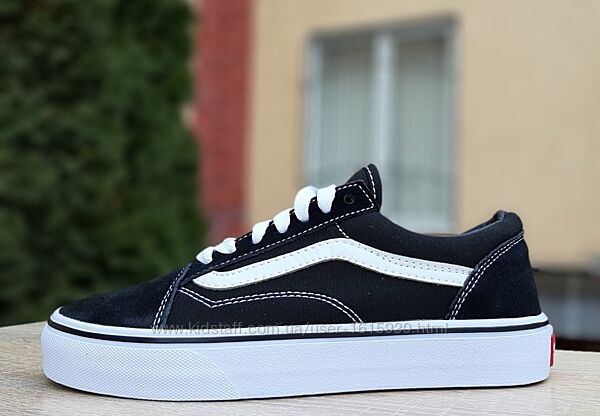 Чоловічі кеди Vans (41-45) Арт 11034 Виробник В´єтнам Верх Текстиль Підошва Гума Розміри: 41й(26см), 42й(26,5см), 43й(27,5см), 44й(28см), 45й(28,5см)