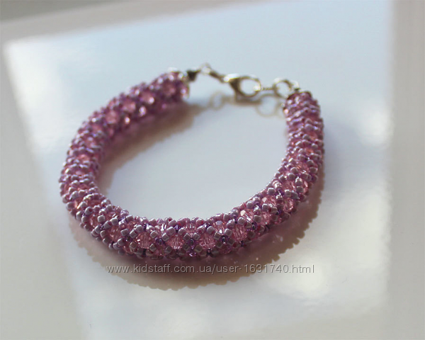 Браслет с кристаллами и бисером