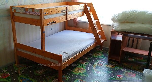 Двухъярусная трёхместная кровать из дерева Wood Bed