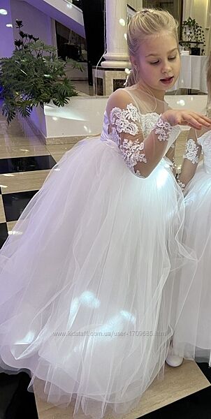 Праздничное белое платье на рост 132 - 136 см на 5-7 лет