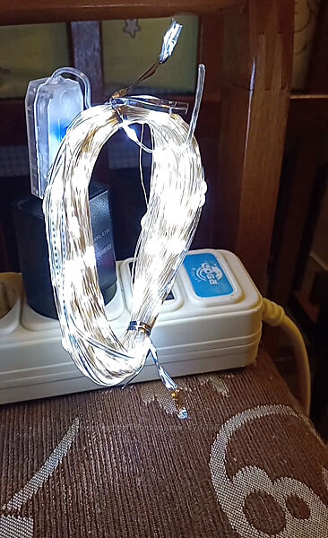 Гірлянда Роса. 20 метрів,  200 ламп. 8 режимів.  Працює від мережі usb