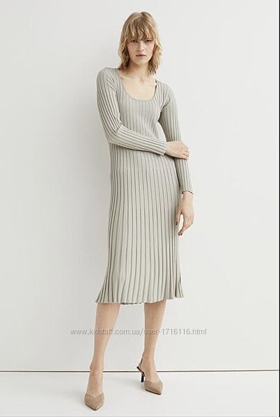 Трикотажное платье плиссе H&M, p. m