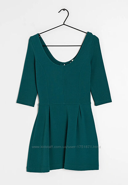 Зелена коротка фактурна сукня від bershka, розмір с-м.