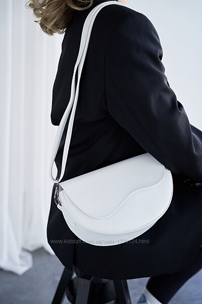 Жіноча сумка біла сумка напівколо напівмісяць біла сумочка через плече