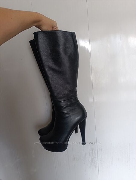 Жіночі зимові чорні шкіряні сапоги сапожки на високих підборах 37 р