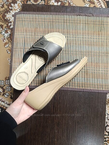 Срібні італійські шльопанці тапки тапочки сріблясті esmara 38 р 25 см