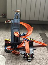 Трек Хмарочос Hot Wheels