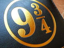 #4: Золотистое тиснение