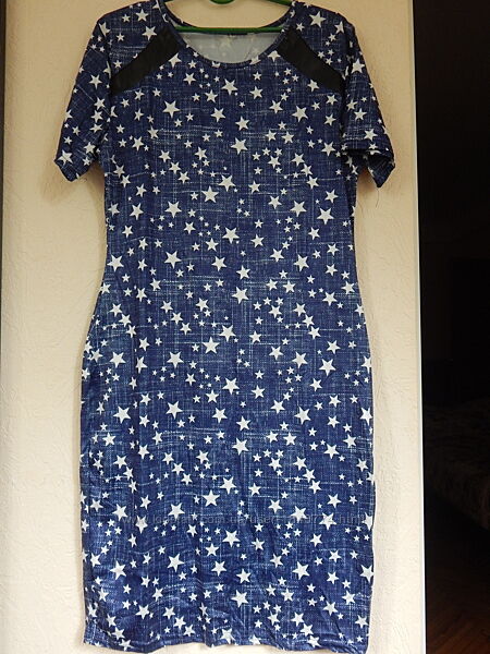 Платье летнее нарядное в офис, два принта, штрихи звездочки