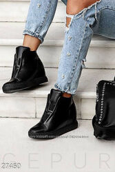 Нові снікерси