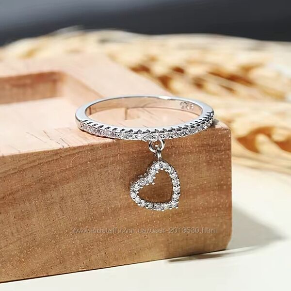Сяюча каблучка з сердечком, прикраса, подарунок, колечко з камінцями 