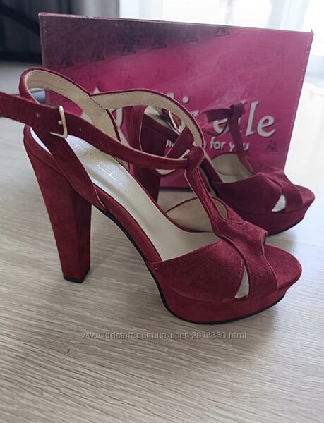Босоножки босоніжки на каблуку каблуке замша шкіра кожа червоні 37 38 нові