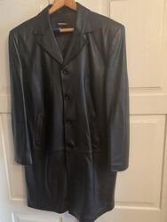 Чёрное кожаное мужское пальто