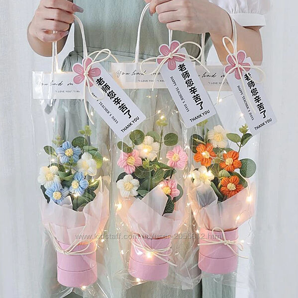 Букет квітів в&acuteязаний із підсвіткою чудовий подарунок коханій чи подружці