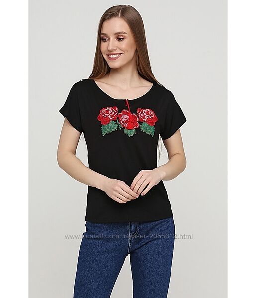 Чорна жіноча вишита футболка з розами