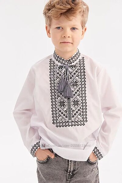 Вишиванка для хлопчика з чорно-сірою вишивкою