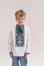 Хлопчача вишиванка з стилізованими квітами 
