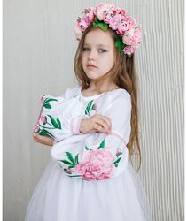 Дитяча сукня з фатином і рожевими піонами