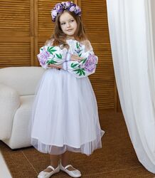 Дитяча сукня з фатином і фіолетовими піонами