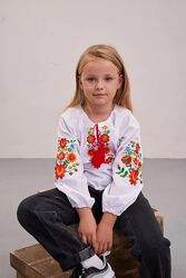 Вишиванка для дівчинки біла з квітами 