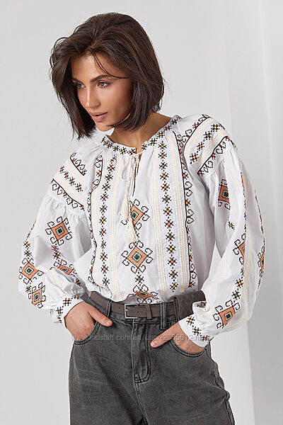 Вишиванка жіноча з ромбами та кольоровим орнаментом