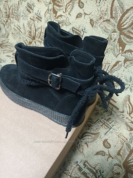 Нові утепленні чоботи