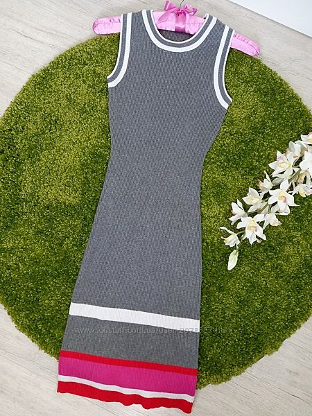 Благодійний проект -- Класна універсальна сукня в рубчик розмір S по фігурі