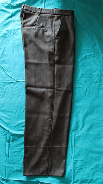 Класичні брюки/штани сірого відтінку.