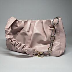 Трендова маленька сумка рожевого кольору 