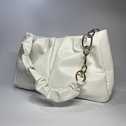 Трендова маленькая сумка білого кольору 
