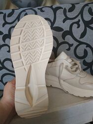 Кросівки жіночі 