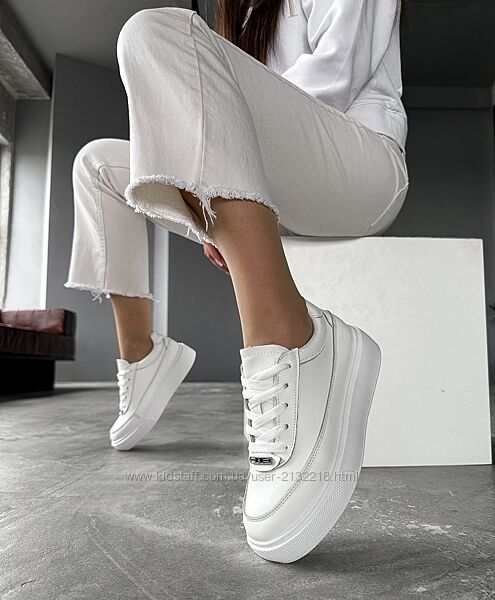Женские белые кожаные кроссовки 