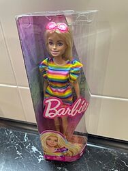 Кукла Барби с брекетами в радужном платье