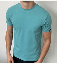 Чоловіча однотонна футболка