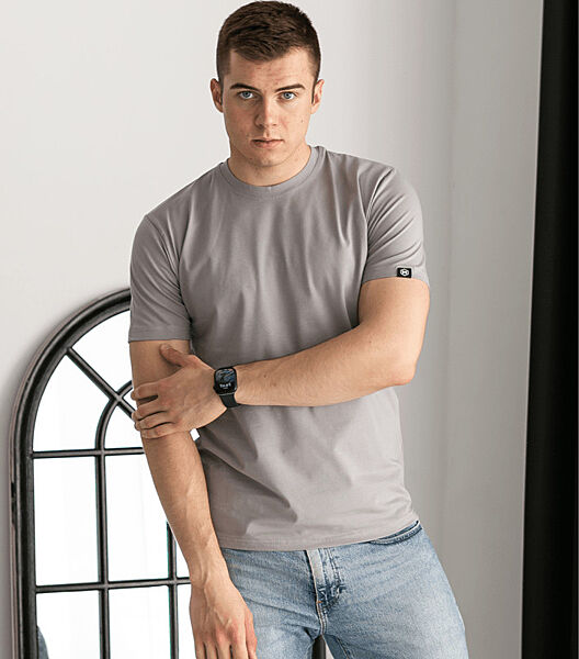 Чоловіча однотонна футболка