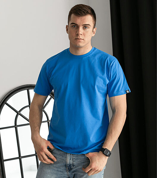 Чоловіча однотонна футболка