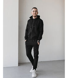 Спортивний костюм із кофтою на застібці та швами на штанах