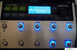 TC Helicon Voicelive 3 ведущий вокальный процессор.