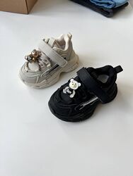 Легенькі весняні кросівки на хлопчика і дівчинку 21-25 рр.