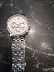 Жіночий годинник Guess.