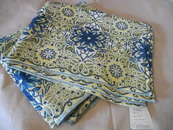 Красиве нове покривало, плед.